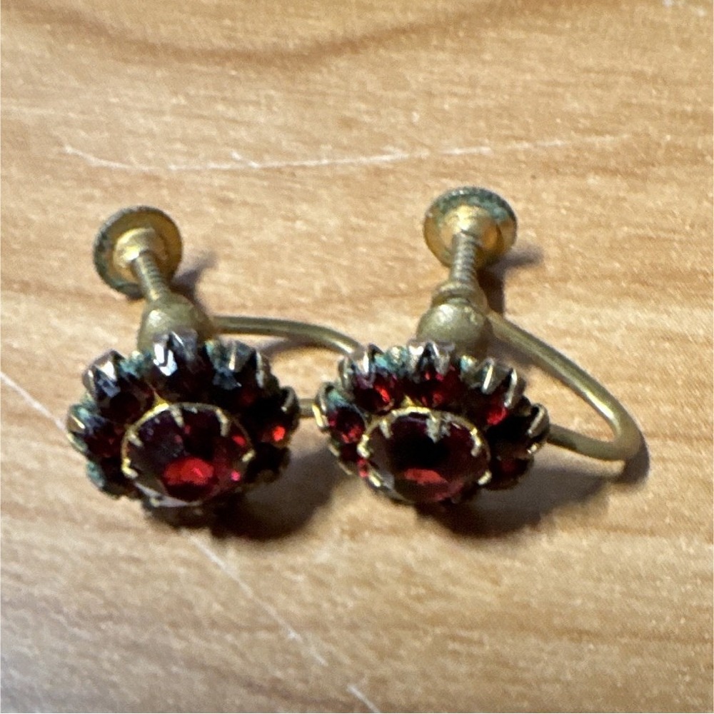 Vintage Flower Dangle Earrings Screw Back Gold Red Stones Round Prong Setting